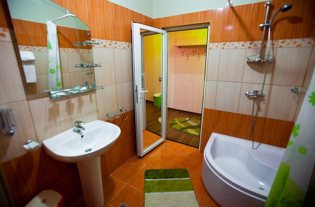 Hotel La Gil Bukarest Zimmer foto