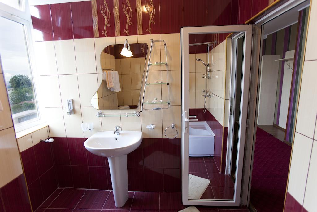 Hotel La Gil Bukarest Zimmer foto