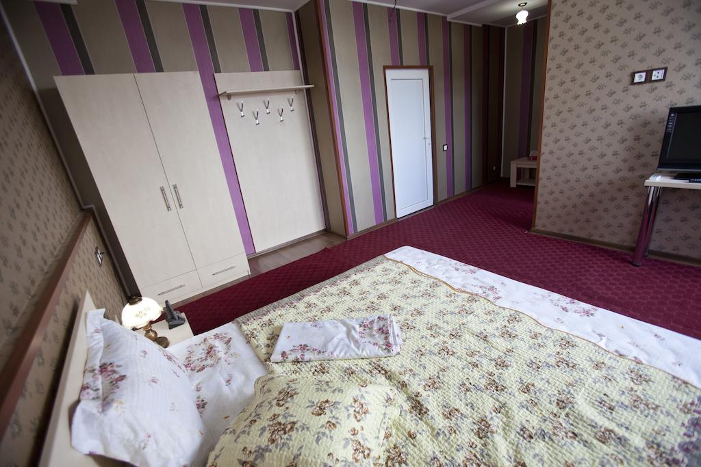 Hotel La Gil Bukarest Zimmer foto