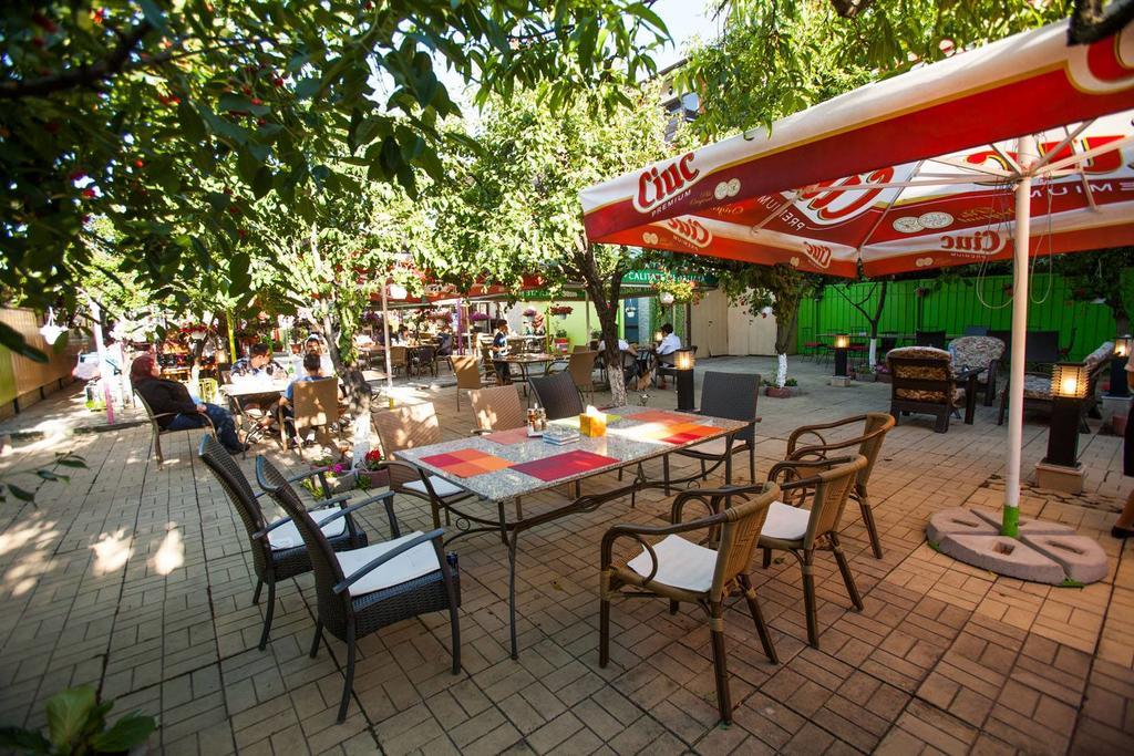 Hotel La Gil Bukarest Exterior foto
